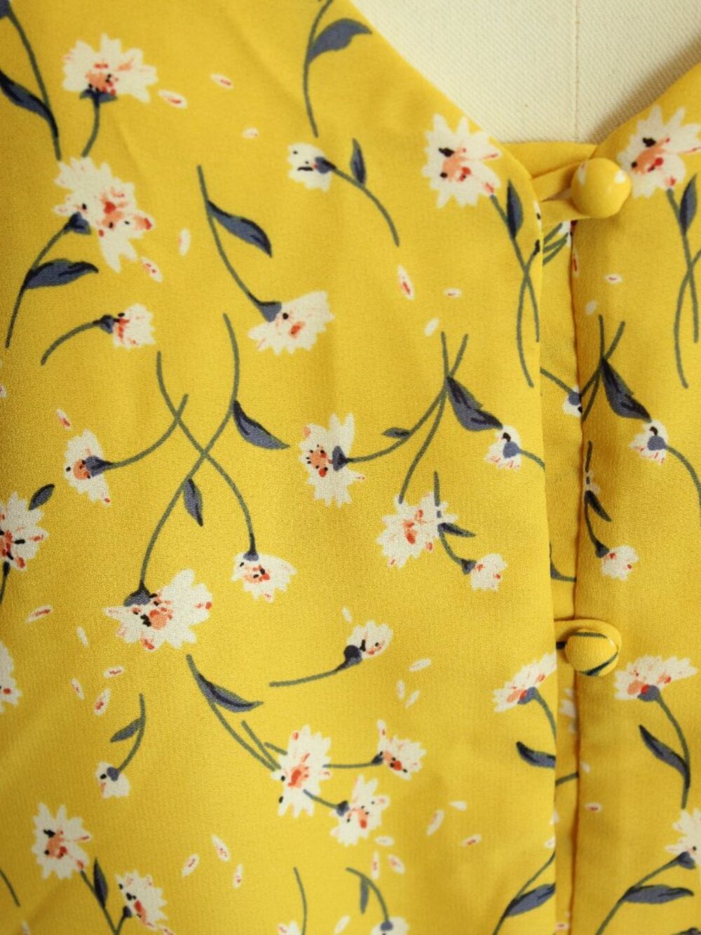 Sienna Sky Womens Top, NWT, Size Medium, Yellow Floral Tie-Front Sleeveless, - Picture 5 of 12